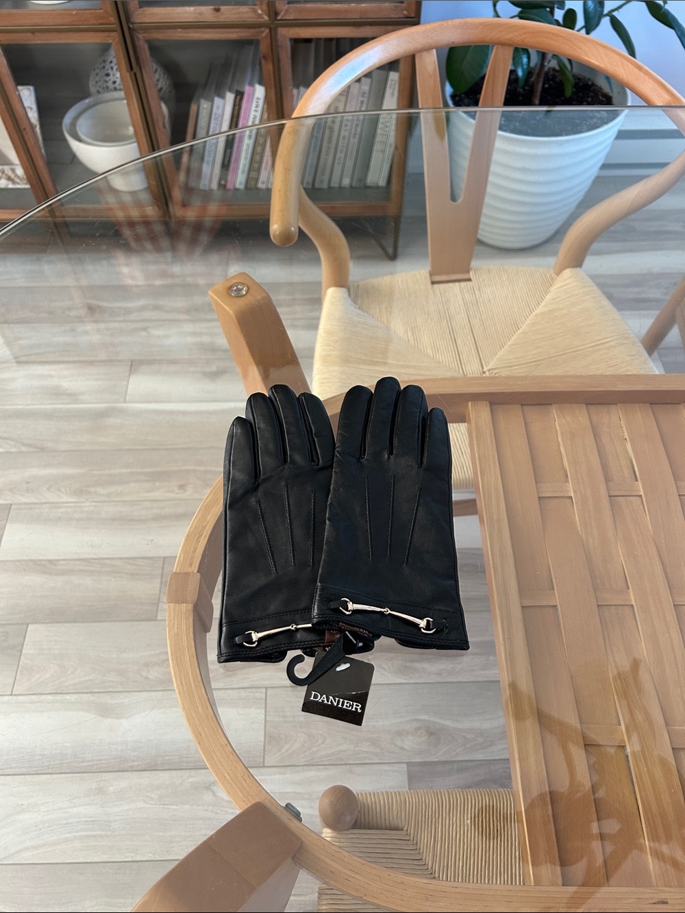 New Danier Women Black Genuine Leather Gloves with Gold Hardware